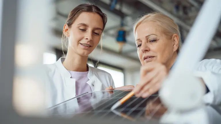 OMV_Corporate_InnovationundTechnology_Solar_Panel_Development_01